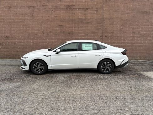 New 2026 Hyundai Sonata Blue FWD image 2
