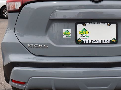 Used 2023 Nissan Kicks SR FWD image 19