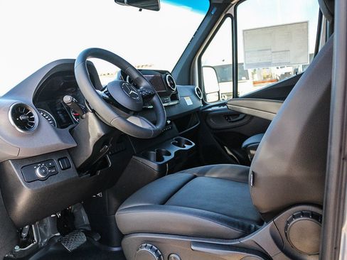 New 2025 Mercedes-Benz Sprinter 2500 image 19