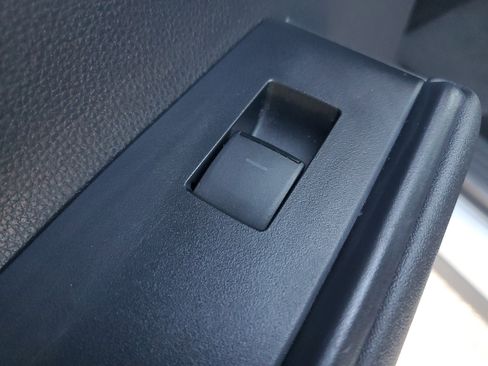 Certified 2023 Toyota Highlander XLE image 18