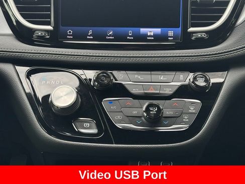 Used 2021 Chrysler Pacifica Touring-L w/ Uconnect Theater Family Group image 40