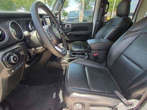 Used 2023 Jeep Wrangler Unlimited Sahara AWD/4WD image 19