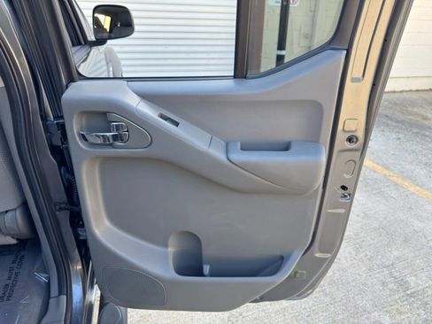 Used 2020 Nissan Frontier SV w/ Midnight Edition Floor Mats RWD image 38