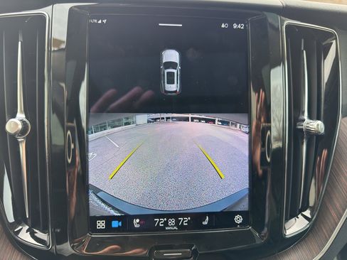 Certified 2022 Volvo XC60 B5 Momentum w/ Climate Package image 25