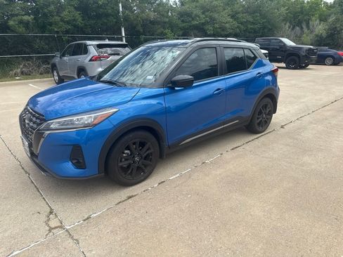 Used 2024 Nissan Kicks SR w/ SR Premium Package FWD image 3