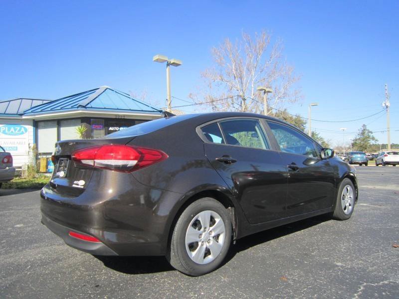 Used 2017 Kia Forte LX w/ LX Popular Package FWD image 5