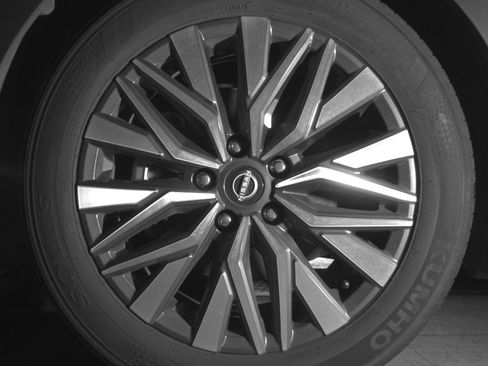 Used 2025 Nissan Altima 2.5 SV image 12