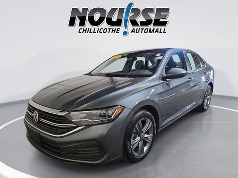 Used 2024 Volkswagen Jetta SE FWD image 1