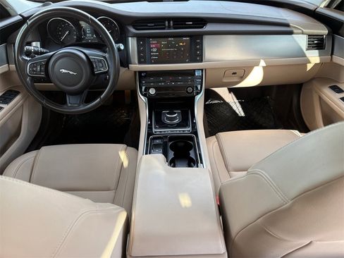 Used 2017 Jaguar XF Premium image 15