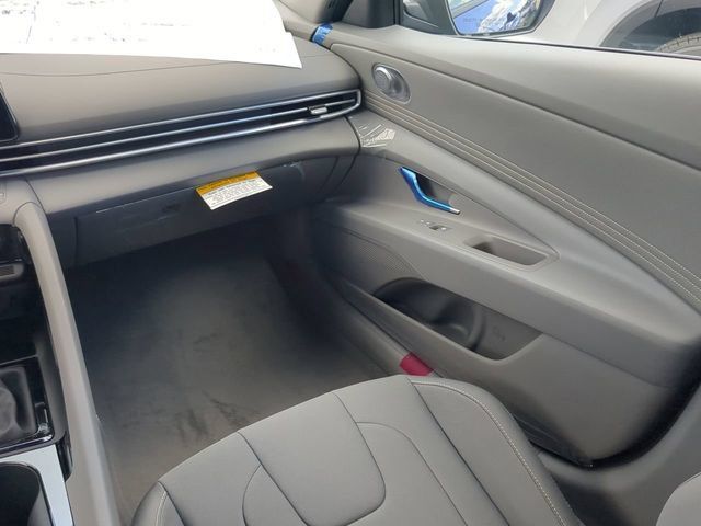 New 2025 Hyundai Elantra SEL FWD image 16