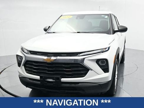 Used 2024 Chevrolet TrailBlazer LS w/ LS Convenience Package AWD/4WD image 3