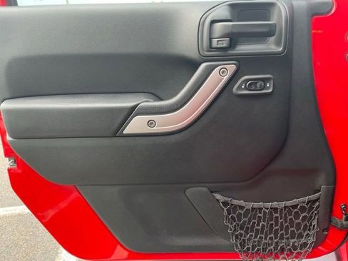 Used 2017 Jeep Wrangler Unlimited Sahara w/ Connectivity Group AWD/4WD image 19