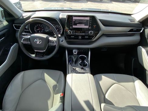 Used 2020 Toyota Highlander XLE image 29