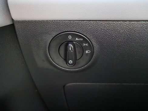 Certified 2022 Volkswagen Taos SE w/ Panoramic Sunroof Package AWD/4WD image 26