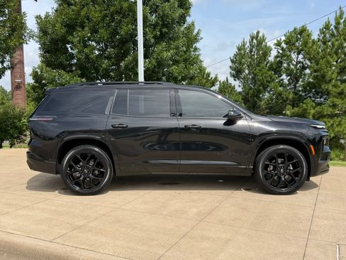 Used 2026 Chevrolet Traverse RS w/ LPO, Floor Liner Package FWD image 7