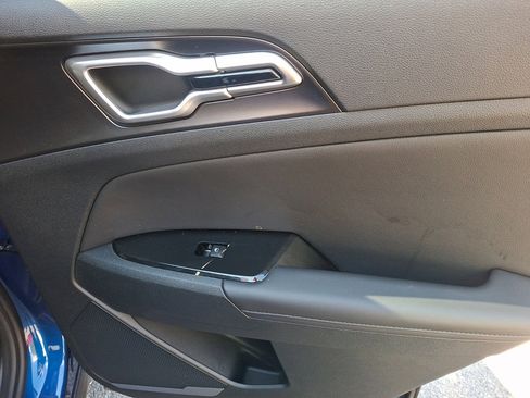 Used 2024 Kia Sportage EX image 16