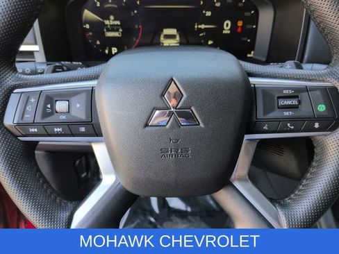 Used 2025 Mitsubishi Outlander SEL AWD/4WD image 12