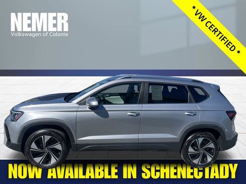 Used 2025 Volkswagen Taos SE w/ Panoramic Sunroof Package AWD/4WD image 2