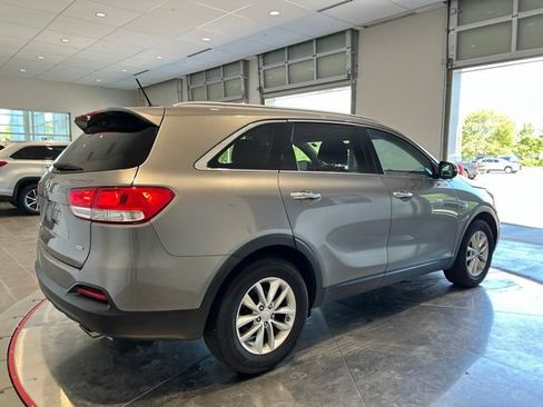 Used 2017 Kia Sorento AWD image 7