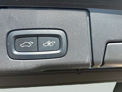 Used 2023 Volvo XC60 B5 Core w/ Climate Package FWD image 23