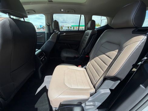 Used 2025 Volkswagen Atlas SEL AWD/4WD image 24