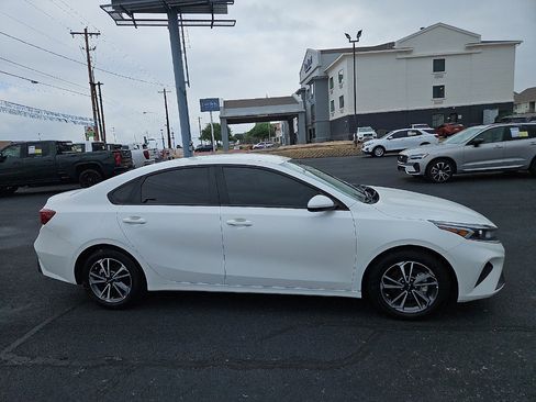Used 2023 Kia Forte LXS FWD image 6