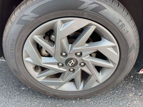 Used 2024 Hyundai Elantra SEL FWD image 9