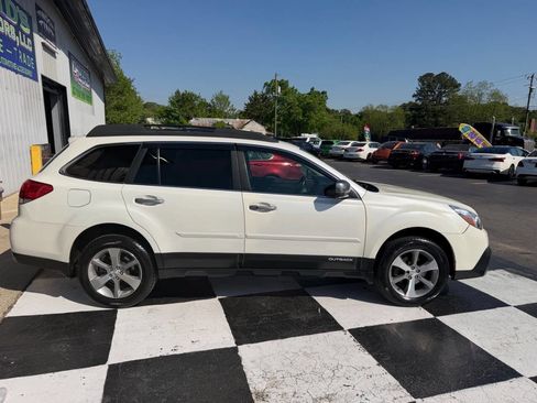 Used 2013 Subaru Outback 2.5i Limited w/ Special Appearance Pkg image 6