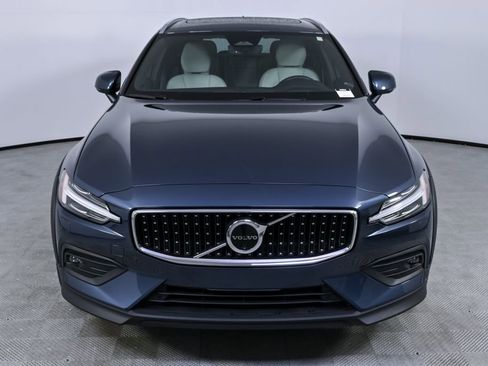 Certified 2025 Volvo V60 B5 Cross Country Ultra image 37