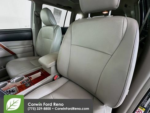 Used 2011 Toyota Highlander Limited w/ Tow Pkg AWD/4WD image 20