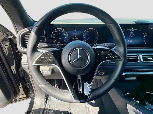 Used 2025 Mercedes-Benz GLS 450 4MATIC image 41