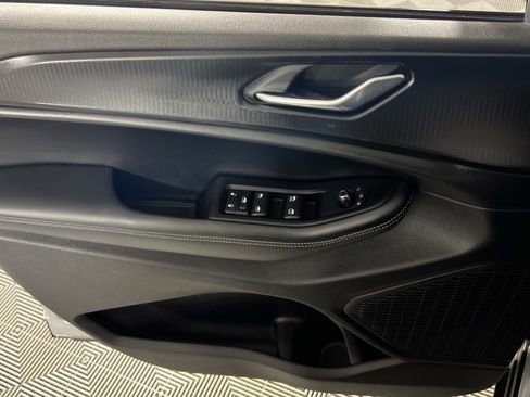 Certified 2025 Jeep Grand Cherokee Altitude image 22