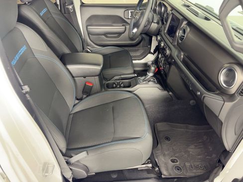 Used 2023 Jeep Wrangler Unlimited Rubicon 4xe image 28