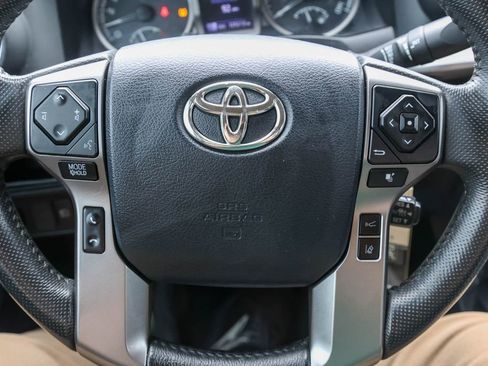 Used 2019 Toyota Tacoma SR5 AWD/4WD image 25