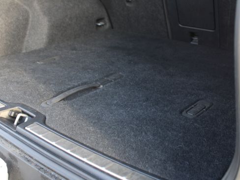 Used 2023 Volvo XC40 B5 Plus image 50