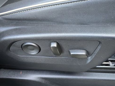 Used 2024 GMC Yukon SLT image 23