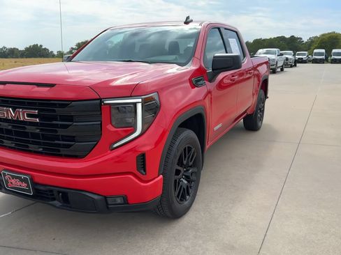 Used 2024 GMC Sierra 1500 Elevation AWD/4WD image 3