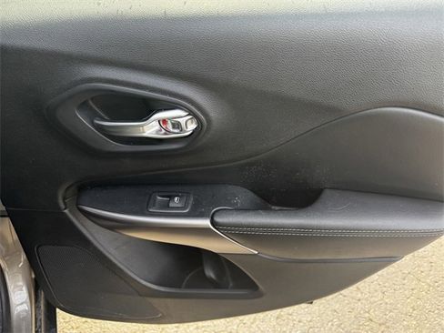 Certified 2019 Jeep Cherokee Limited image 15