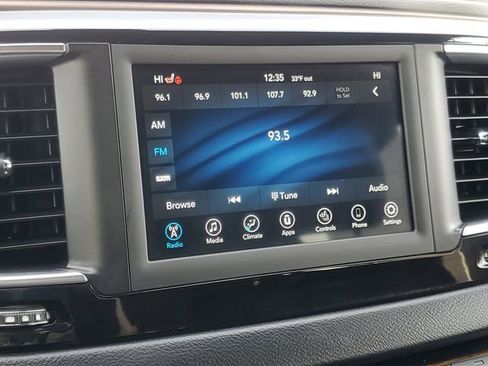 Used 2019 Chrysler Pacifica Touring-L image 16