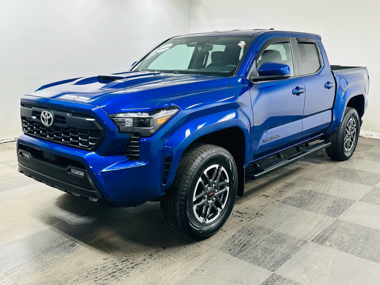 Certified 2025 Toyota Tacoma TRD Sport AWD/4WD image 3