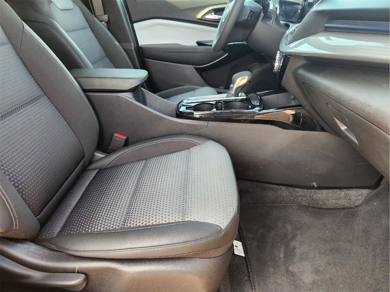 Used 2024 Chevrolet Trax LT FWD image 14