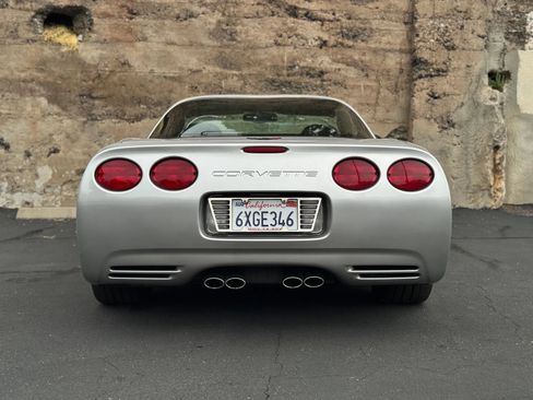 Used 2004 Chevrolet Corvette Coupe w/ Preferred Equipment Group RWD image 5