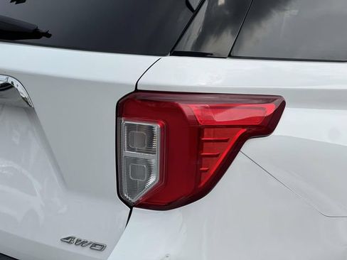 Certified 2023 Ford Explorer Limited w/ Limited Technology Package AWD/4WD image 9