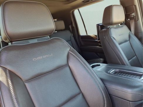 Used 2022 GMC Yukon XL Denali RWD image 16