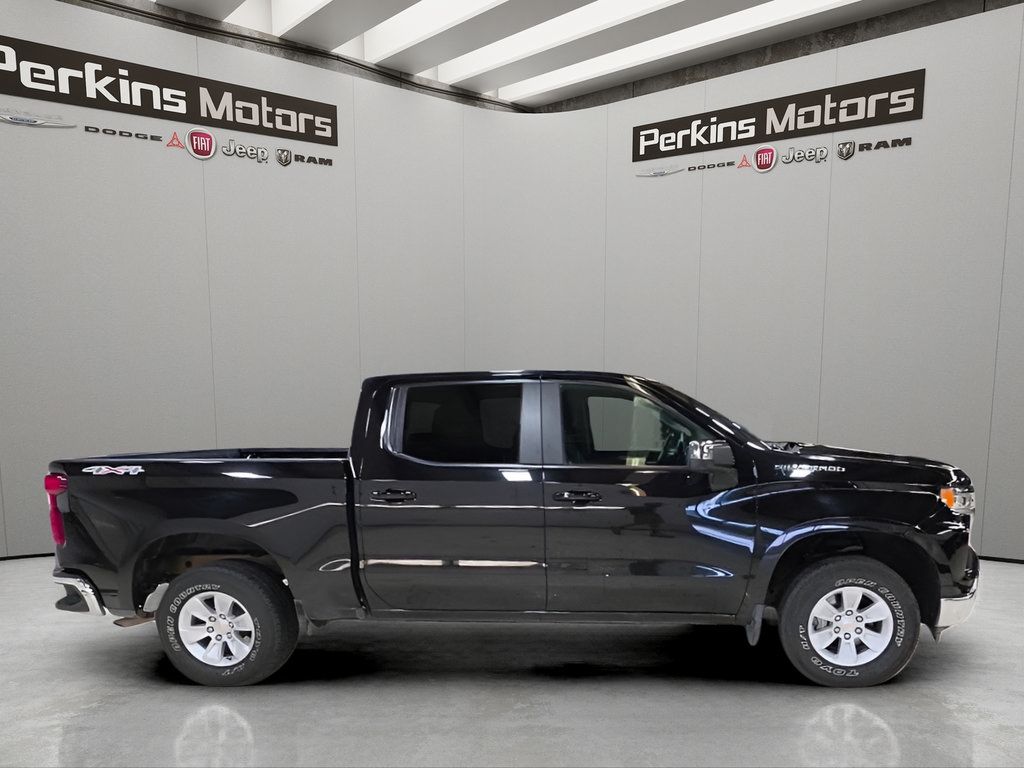 Used 2025 Chevrolet Silverado 1500 LT AWD/4WD image 6
