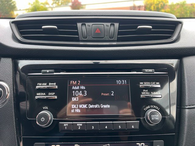 Used 2017 Nissan Rogue SV AWD/4WD image 27
