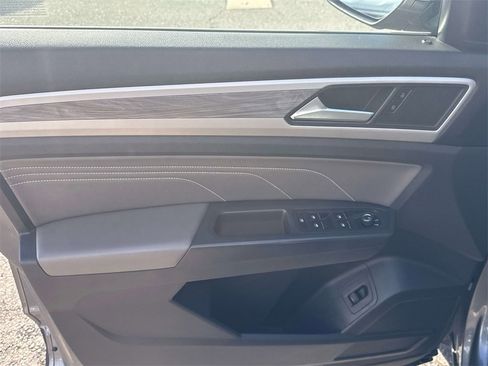 Used 2023 Volkswagen Atlas Cross Sport SE image 12