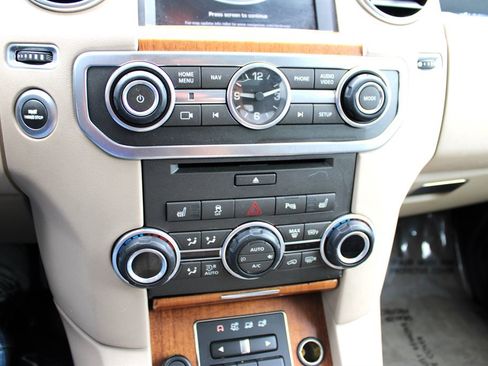 Used 2015 Land Rover LR4 HSE LUX image 30