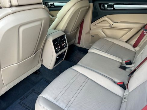 Used 2023 Porsche Cayenne Platinum Edition image 13