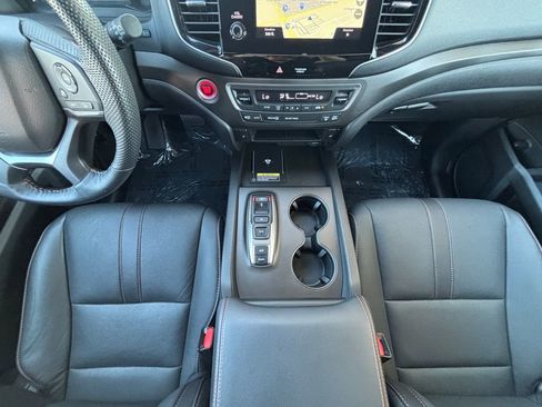 Used 2025 Honda Passport TrailSport image 17